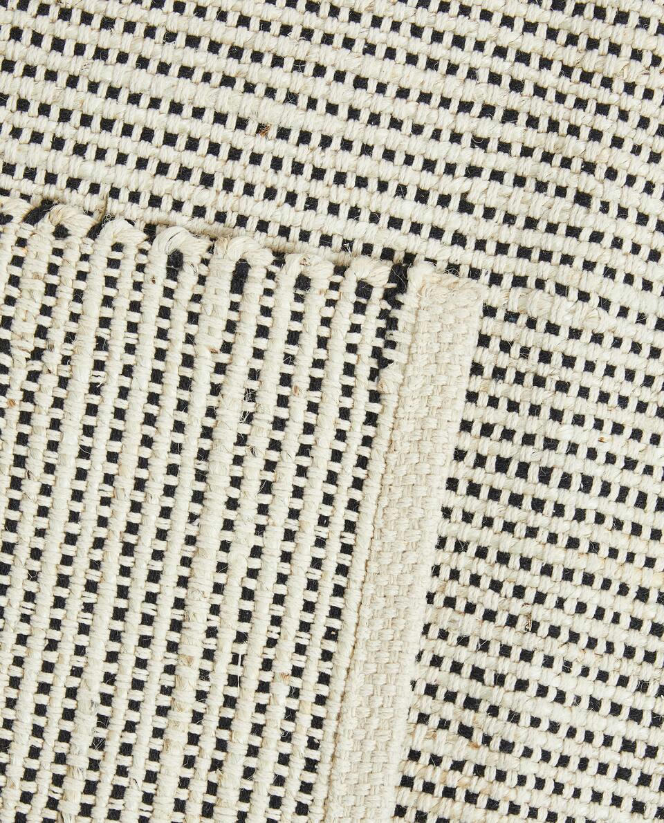 FLECKED RUG