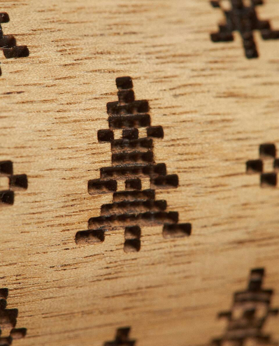 ACACIA ROLLING PIN WITH RAISED CHRISTMAS DESIGN