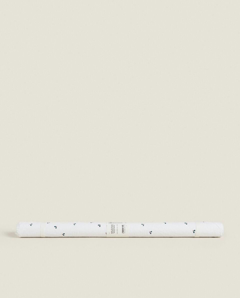 CHRISTMAS HOLLY GIFT WRAPPING PAPER