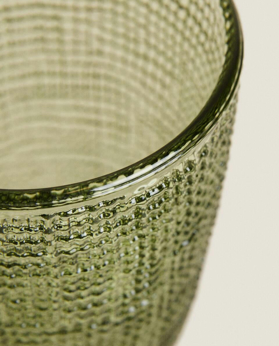 GLASS WITH RAISED DESIGN