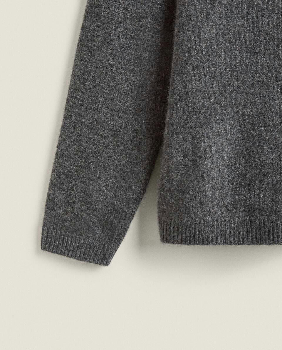 CASHMERE TURTLENECK SWEATER