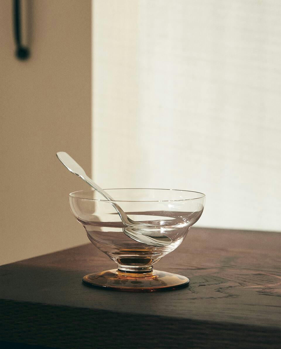 ICE-CREAM CUP WITH A COLOURED BASE