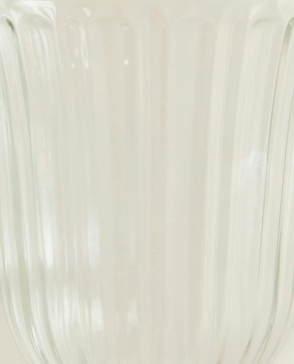 RAISED DESIGN WINE GLASS