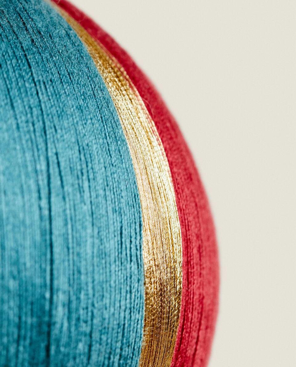 BAUBLE CHRISTMAS DECORATION WITH THREADS