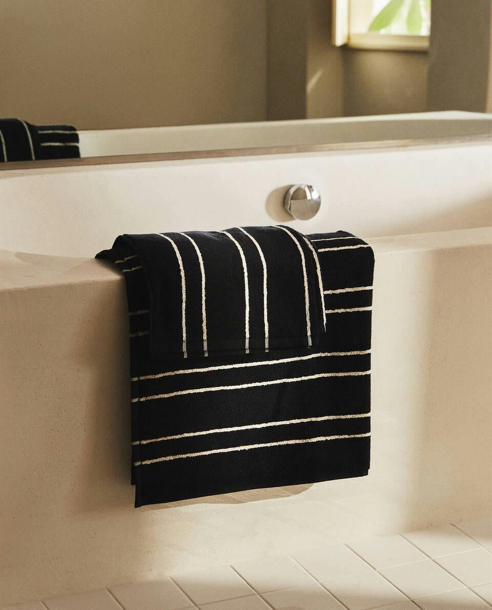 TOWEL WITH IRREGULAR STRIPE DETAIL