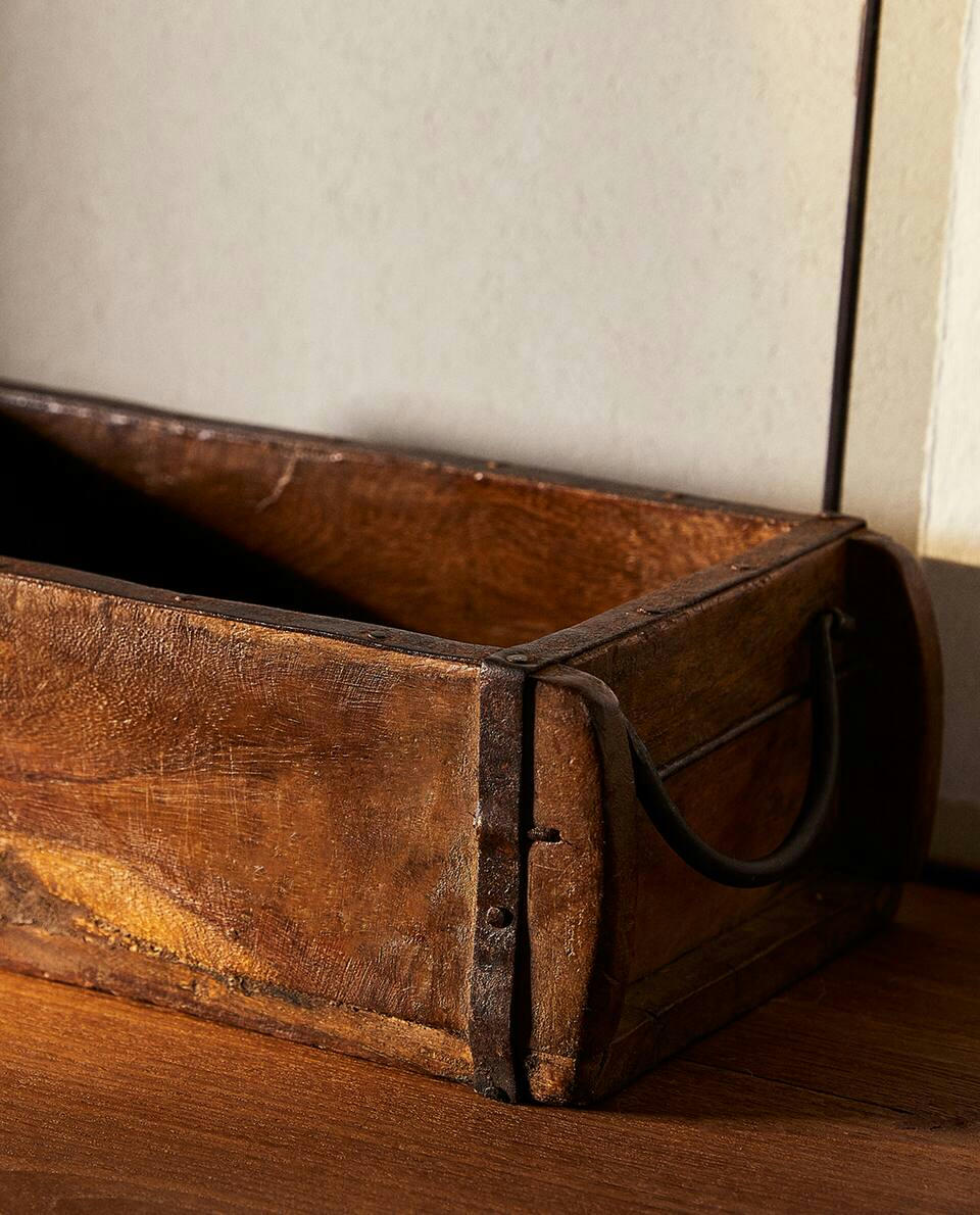 ANTIQUE-FINISH WOODEN BOX