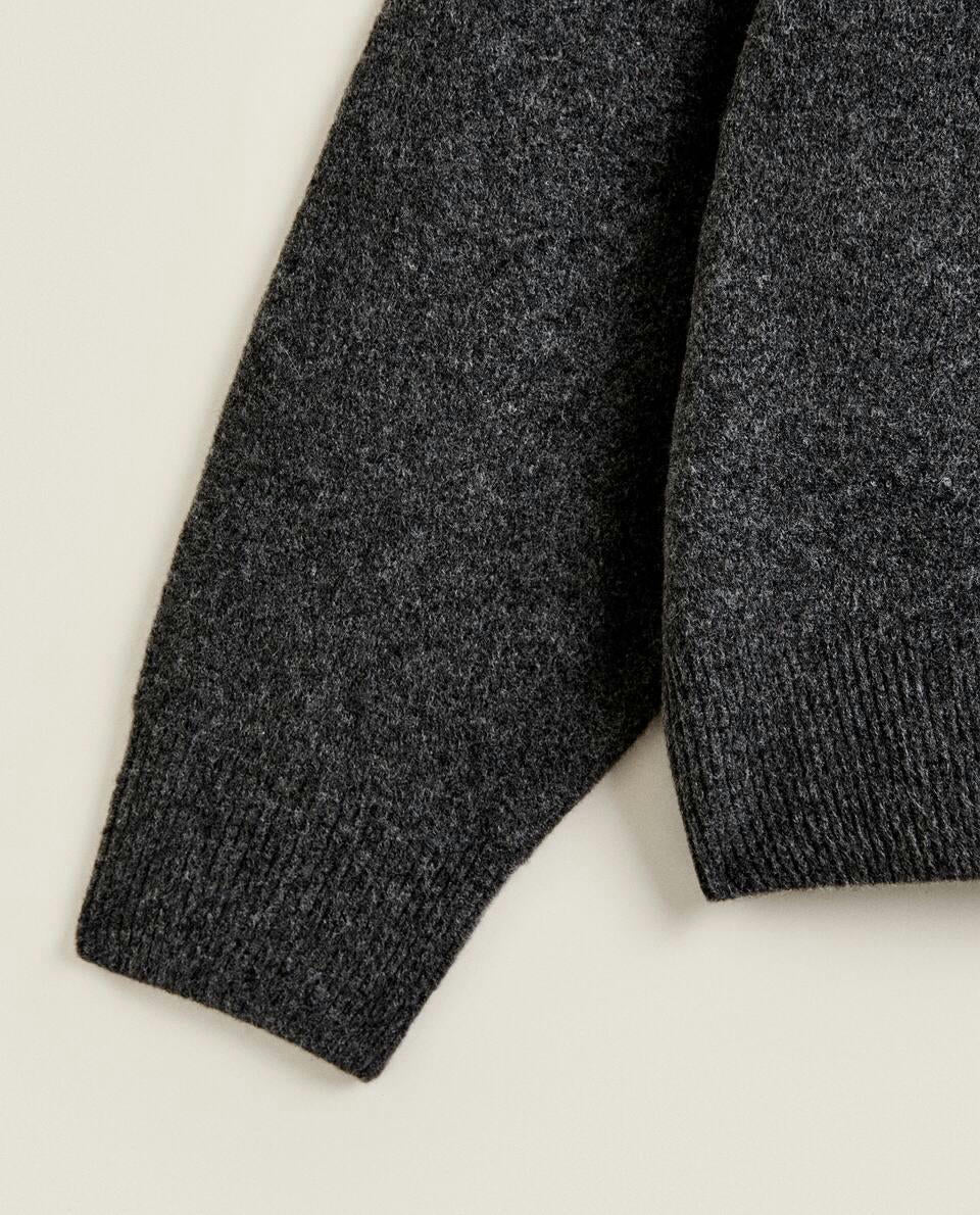 KNIT TURTLENECK SWEATER