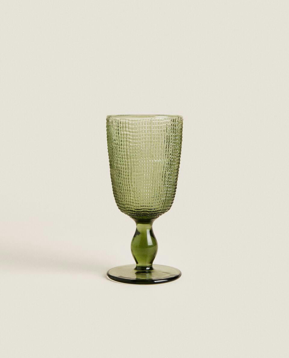 GLASS WITH RAISED DESIGN