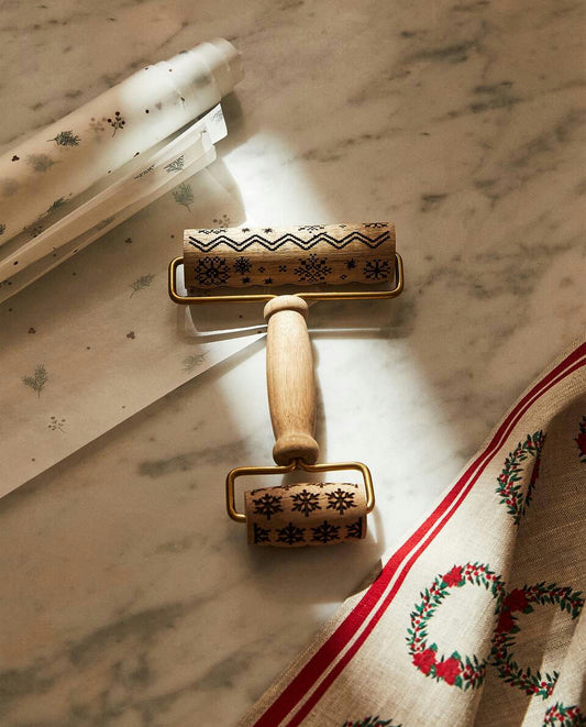 ACACIA ROLLING PIN WITH RAISED DOUBLE CHRISTMAS DESIGN
