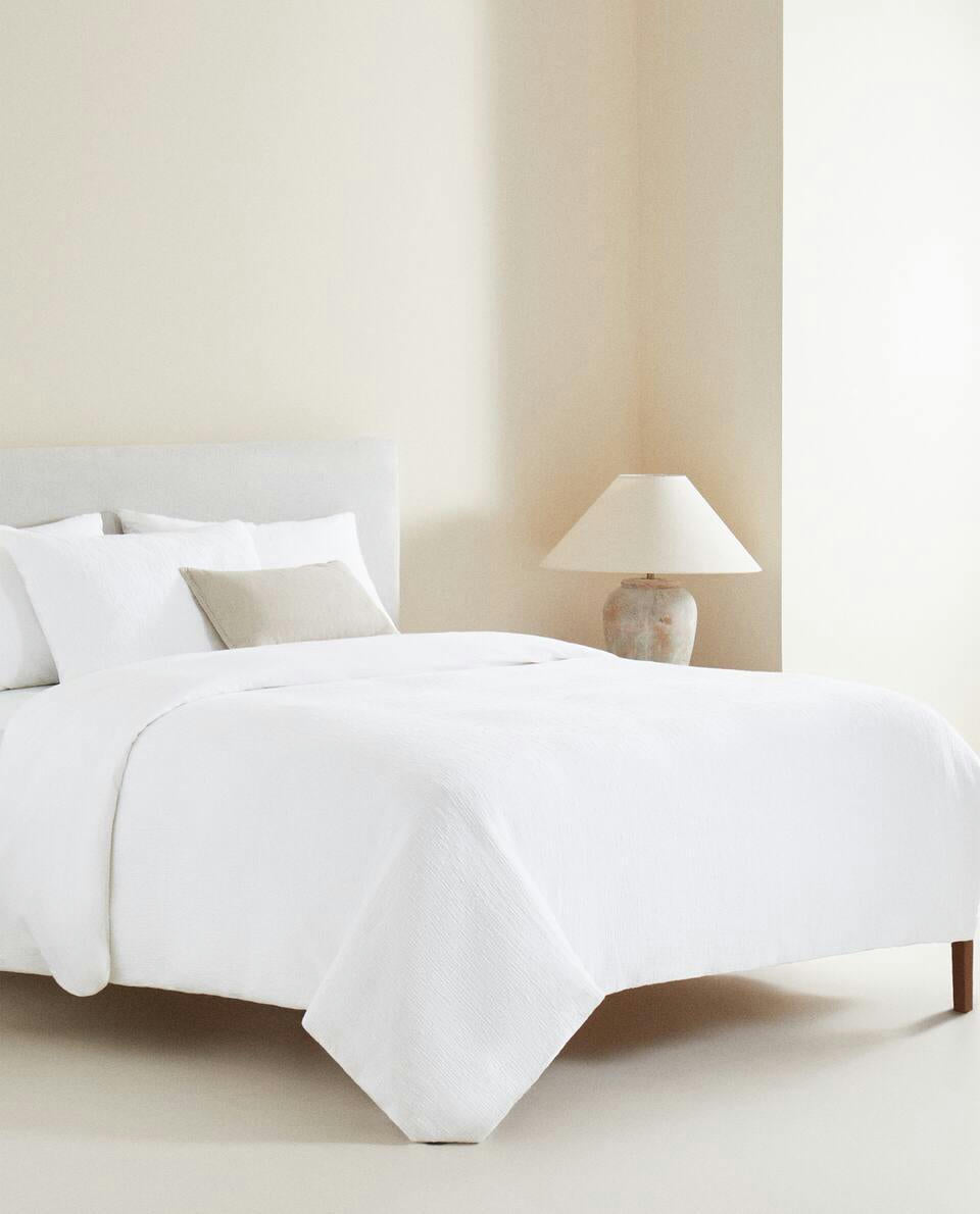 DUVET COVER WITH RAISED BEDSPREAD EFFECT