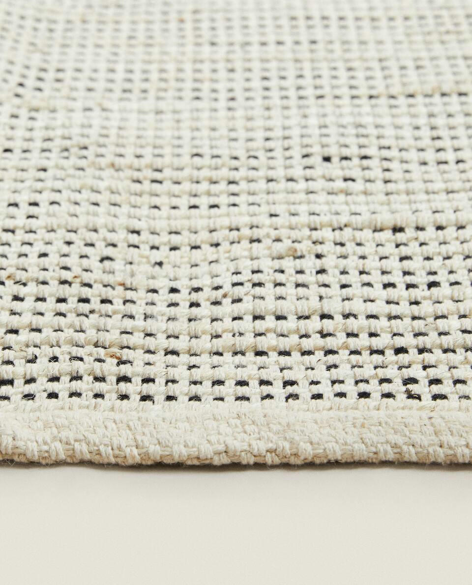 FLECKED RUG