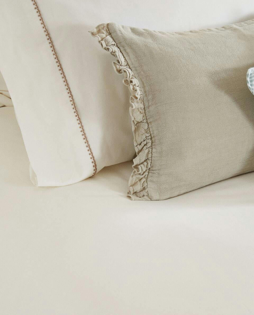 FITTED SHEET WITH TOPSTITCHING
