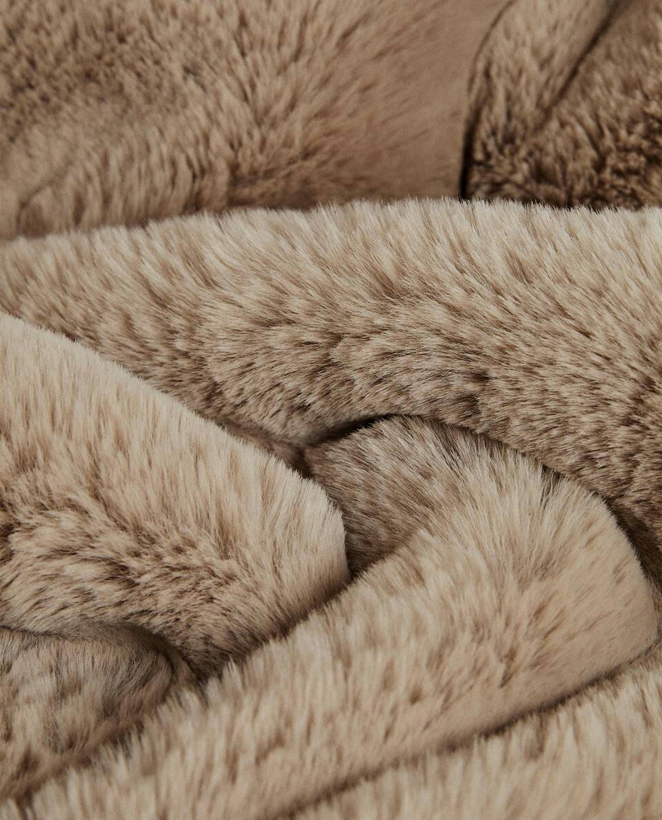 DOUBLE-TEXTURED FAUX FUR BLANKET