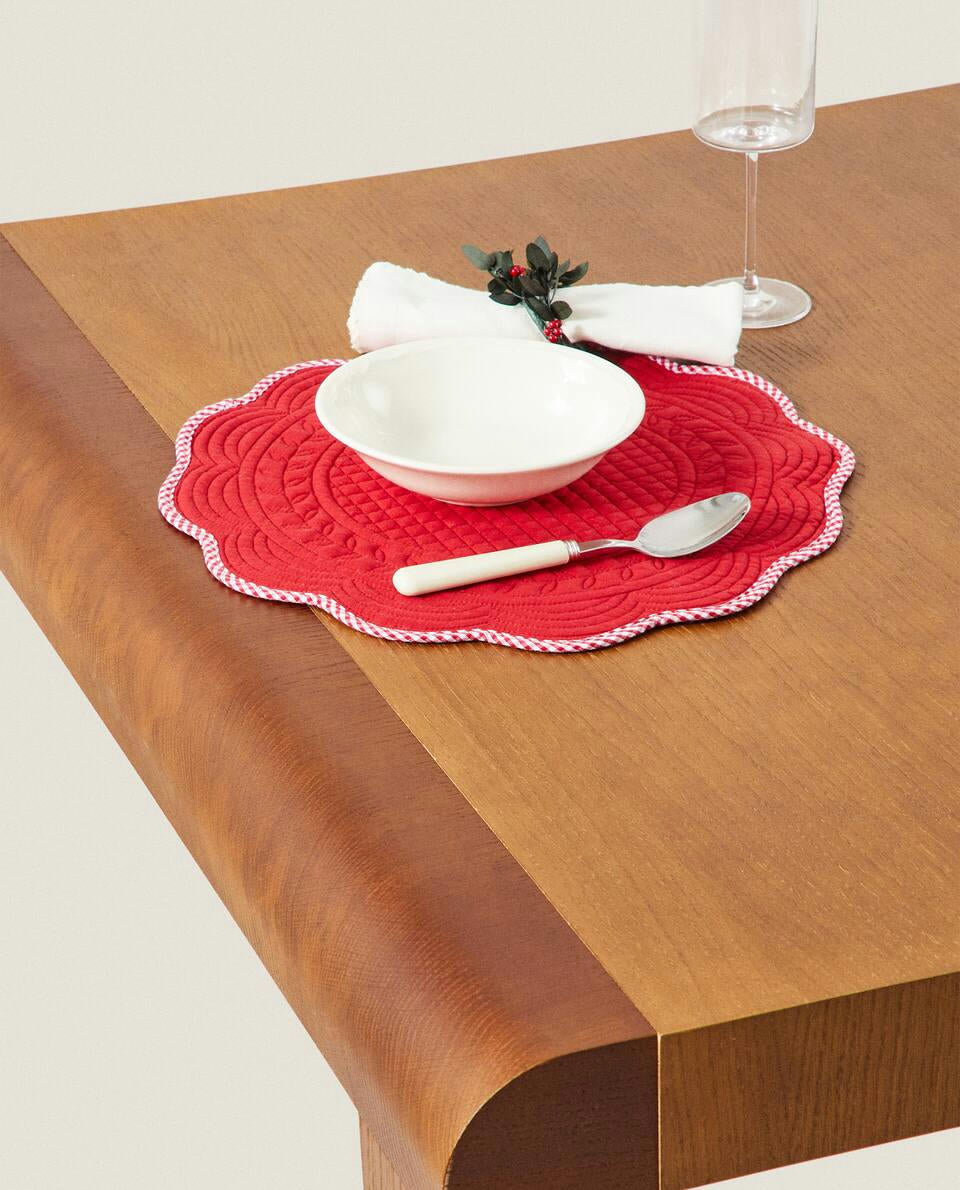 SCALLOPED COTTON CHRISTMAS PLACEMAT