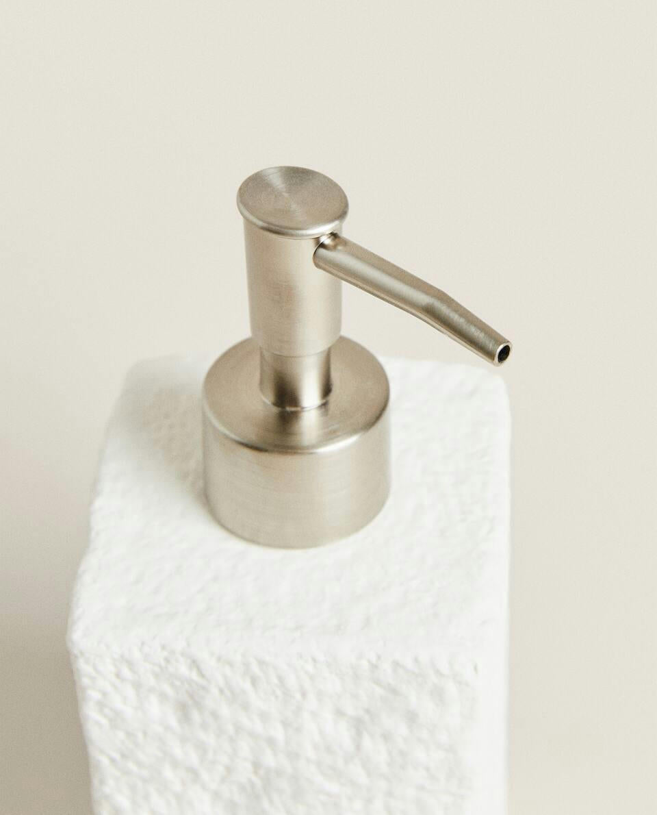 TEXTURED CERAMIC BATHROOM SET