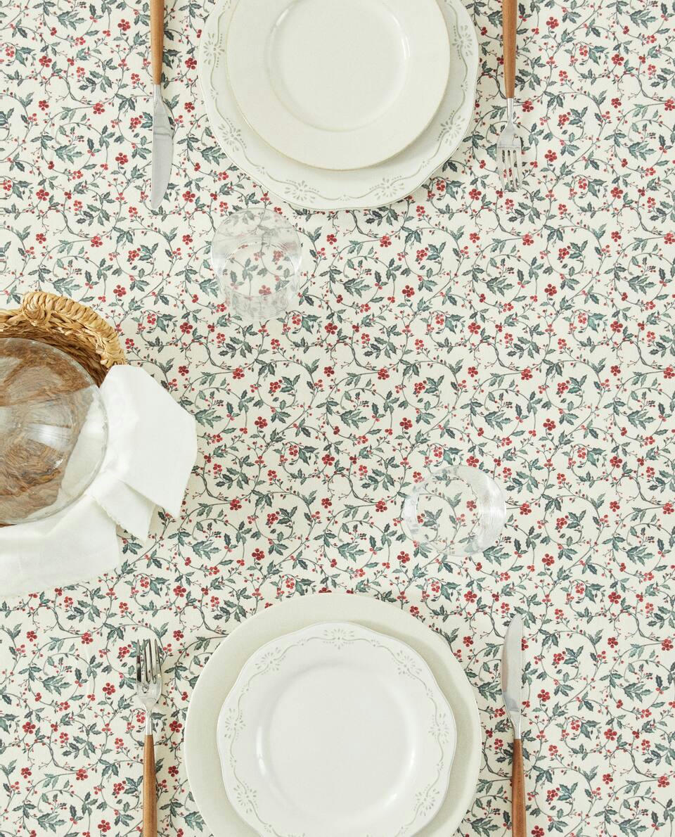 COTTON CHRISTMAS VINE TABLECLOTH