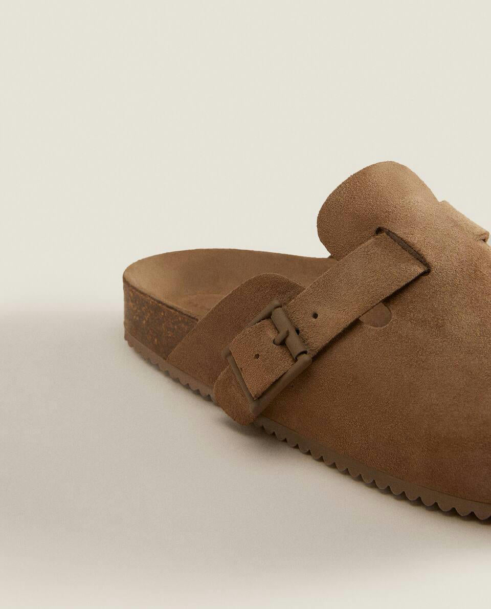 LEATHER CLOGS WITH BUCKLE