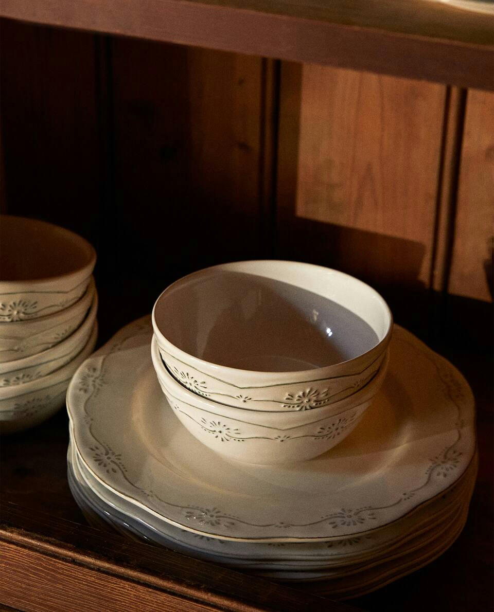 CHRISTMAS TABLEWARE SET