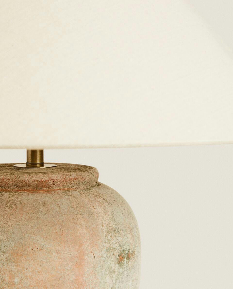 LAMP WITH CERAMIC BASE