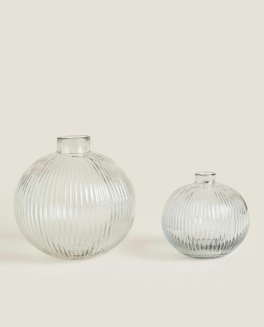 GLASS VASE WITH LINES