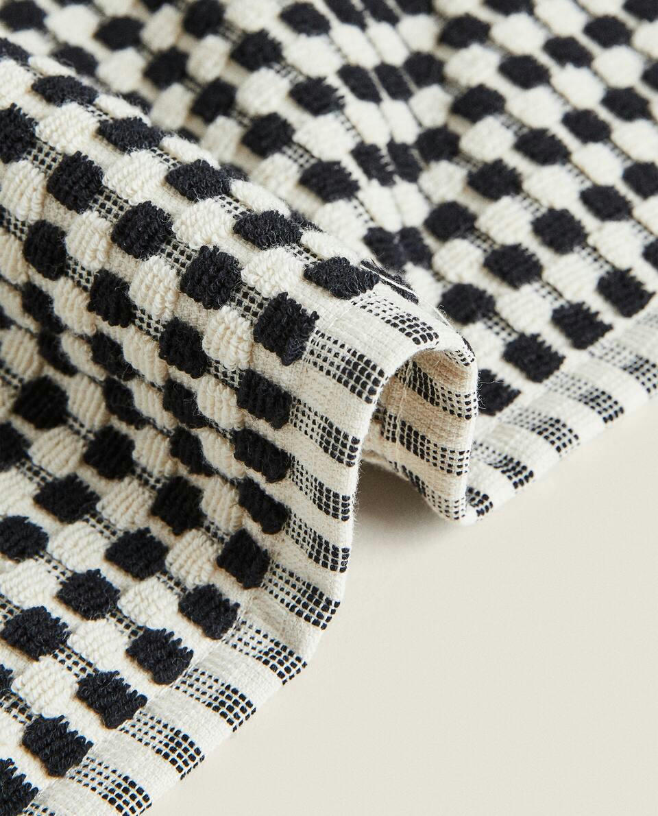 TEXTURED COTTON TOWEL