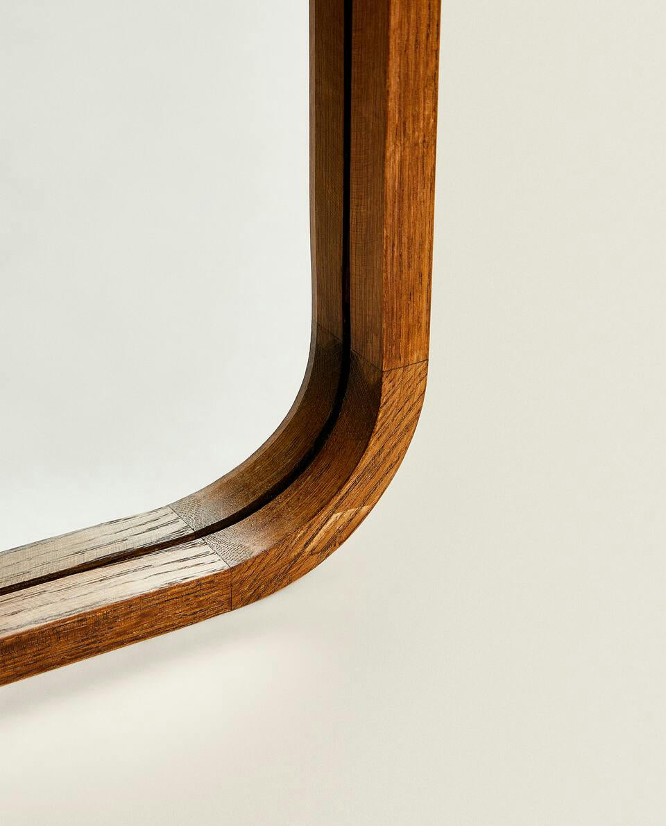 ROUND VERTICAL MIRROR WITH FRAME