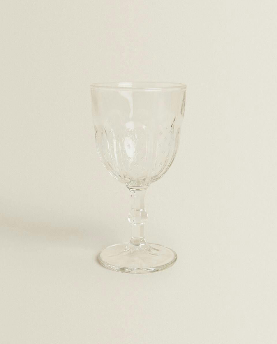RAISED DESIGN WINE GLASS