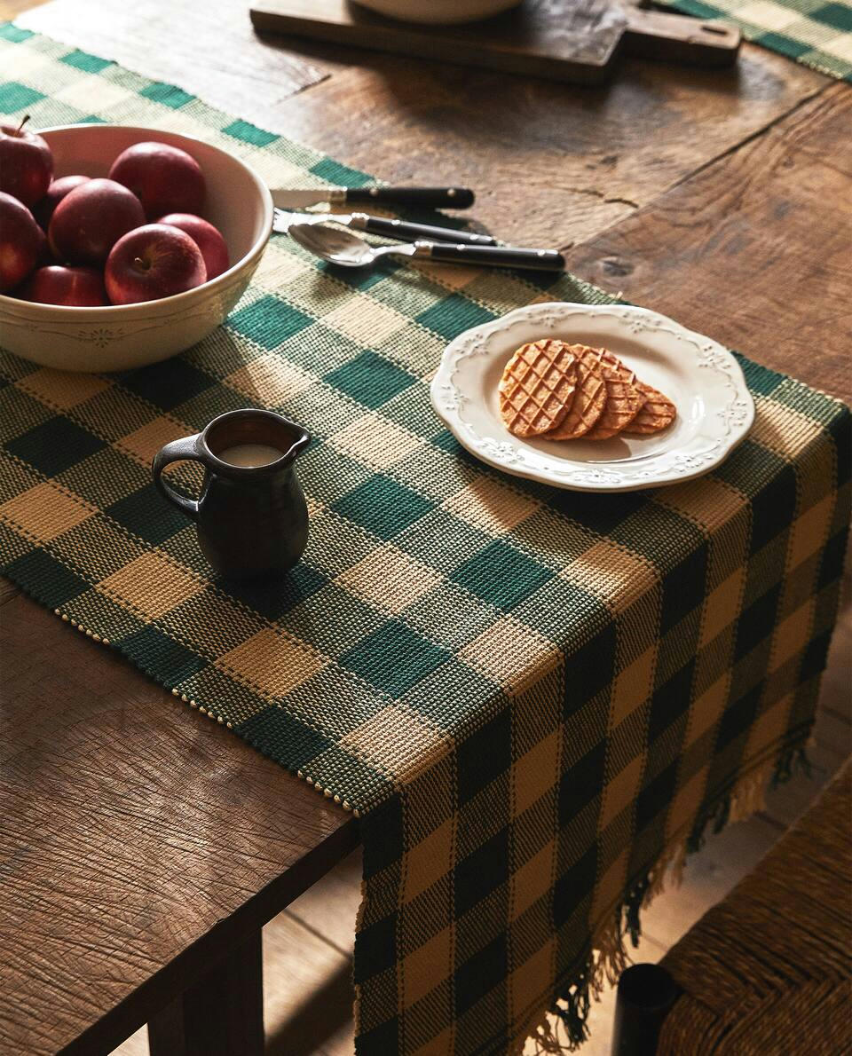 CHRISTMAS CHECK TABLE RUNNER
