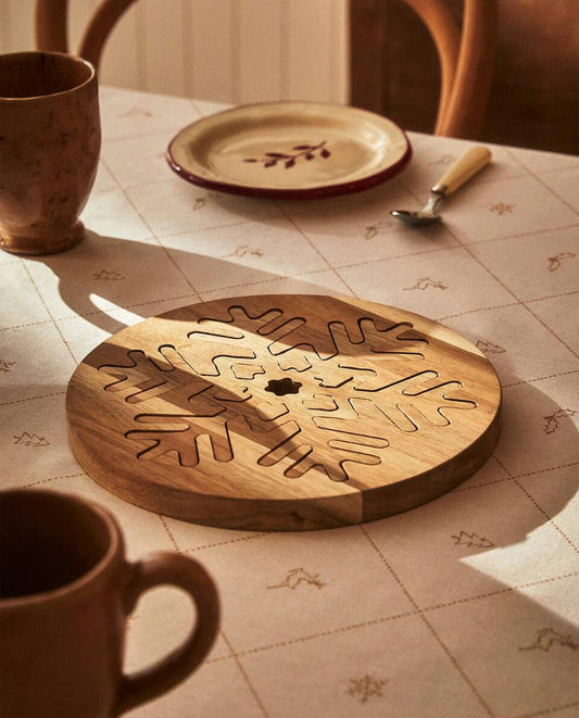 CHRISTMAS SNOWFLAKE WOODEN TRIVET