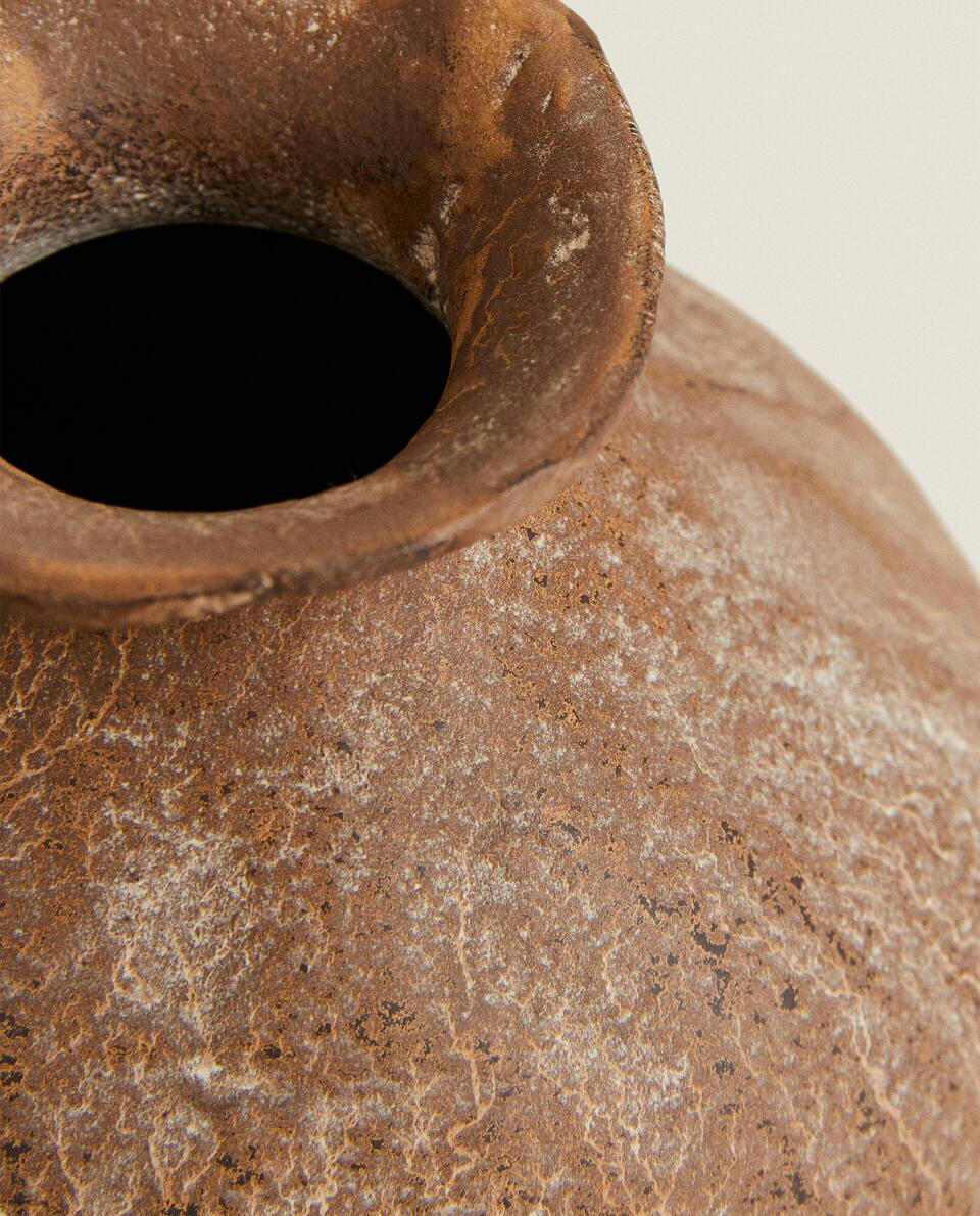 DECORATIVE ALUMINIUM VASE
