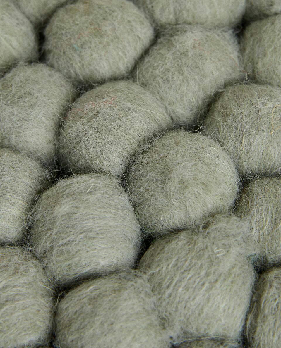 CHRISTMAS ROUND WOOL TRIVET